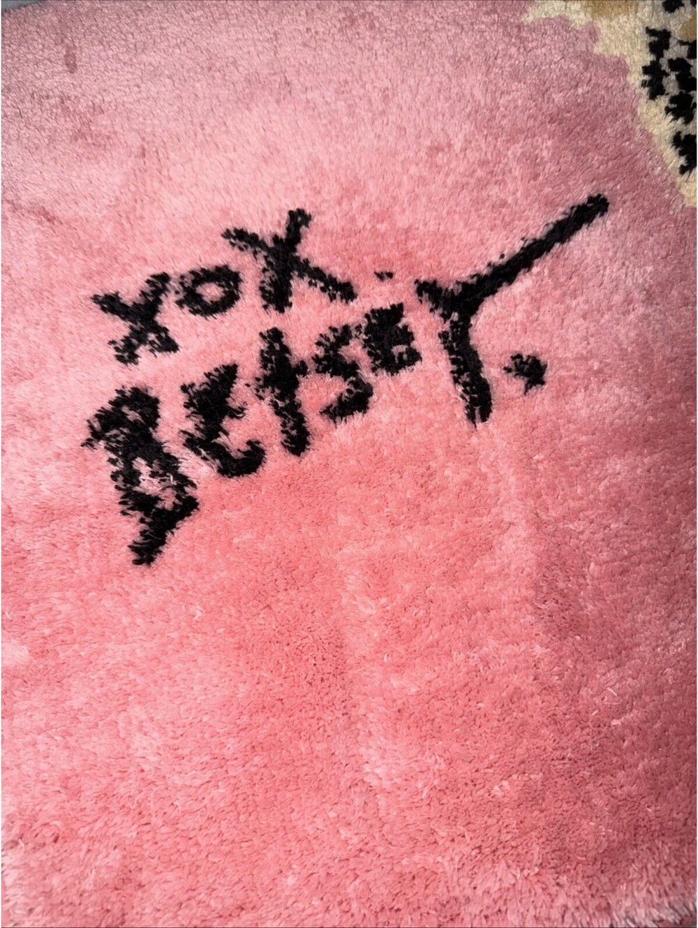 Betsey Johnson ❤️So soft cheetah Animal Bath Rug Black/ Pink 20x30”New - Picture 3 of 5